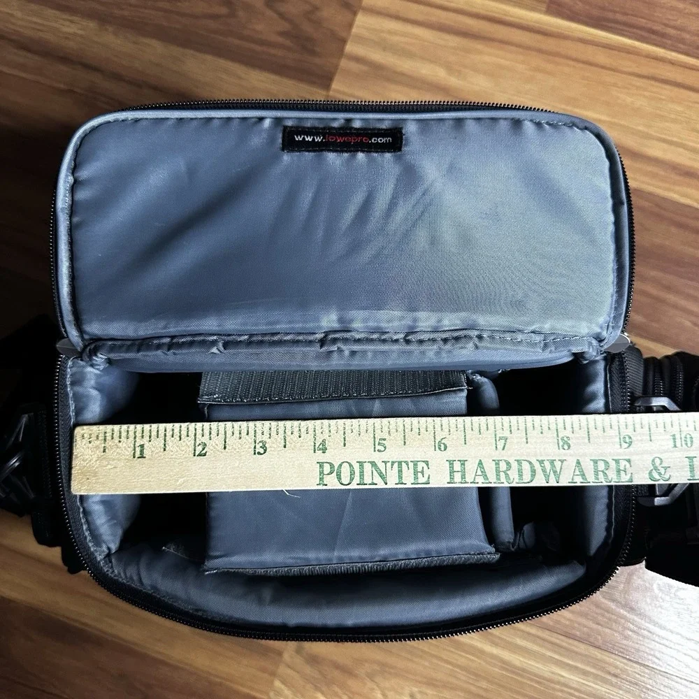 LowePro VS400 Camera Bag Black Should Strap Padded Compartments Canon Nikon